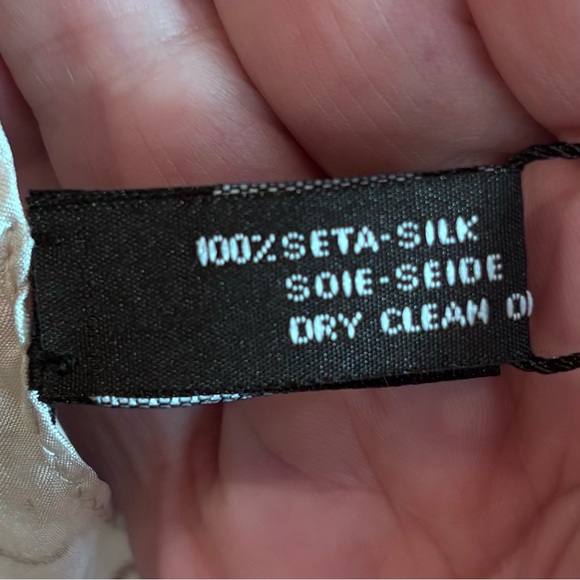 COVERI COLLECTION Scarf Square 100% Silk Abstract Pattern Designed in Italy NEW - Picture 4 of 7